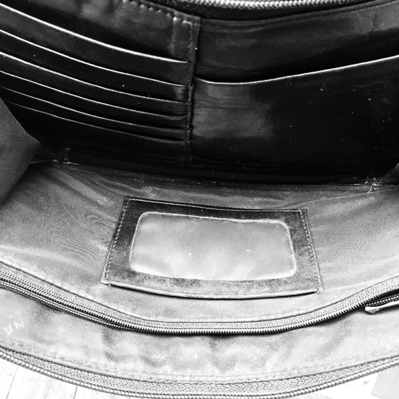 Perlina Leather Shoulder Bag - Picture 4 of 5